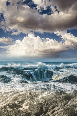 tulipnight:  Thor’s Well by Joel Quimpo