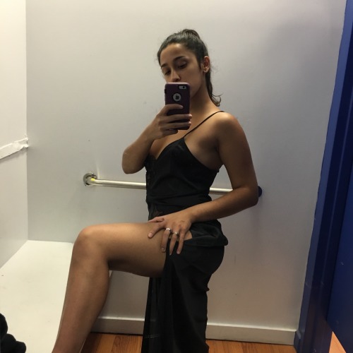 alunaes:God damn my brown skin is beautiful