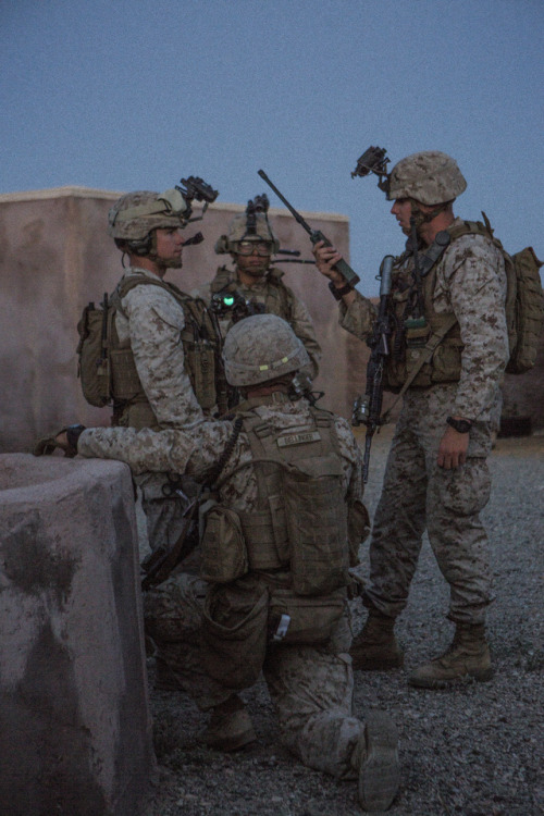 militaryarmament: U.S. Marines with 2nd Battalion, 6th Marine regiment, conducting a heavy Huey raid