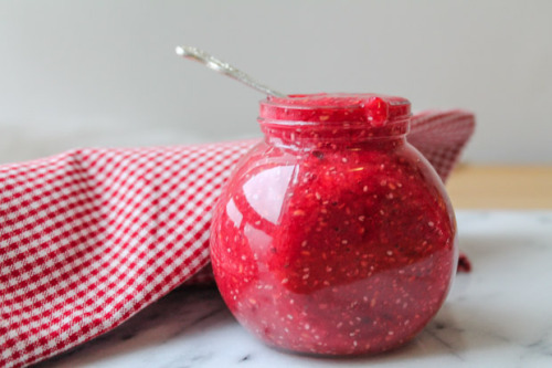 beautifulpicturesofhealthyfood:  Raspberry Chia Seed Jam…RECIPEIngredients1 cup raspberries1 tbsp chia seeds   2 tbsp water2 tbsp honey 
