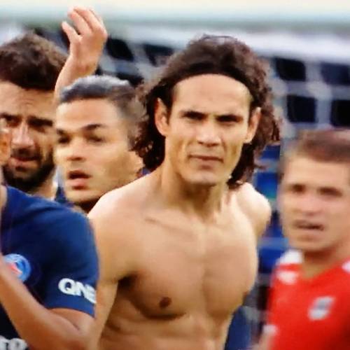 nandistar: Cavani shirtless *david gets bad feelings* Lol I love this