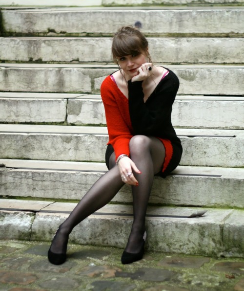 tightsobsession:  Sheer pantyhose with sweater dress. 