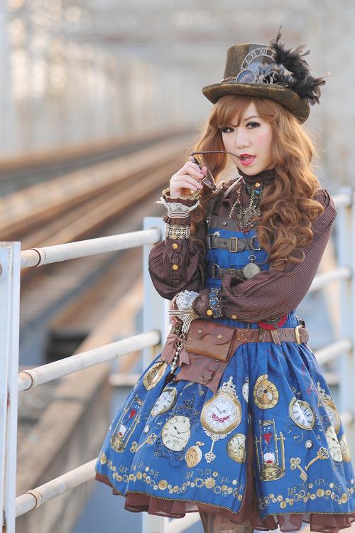 shadow-walk:  My first time trying steampunk lolita. I made it for the Metamorphose 2014 coordinate contest. If you haven’t already, please support Meta by checking out all the entries here! There’s no limit to how many photos you can like, and there’s