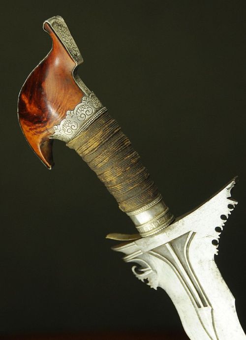 art-of-swords:  Moro Keris Sword Dated: 19th century Culture: Indonesian Measurements: overall length 29.25 inches (74.3cm); blade length 22.75 inches (57.8cm) The pommel of the sword is 4.5 inches from tip to top and is decorated with engraved silver