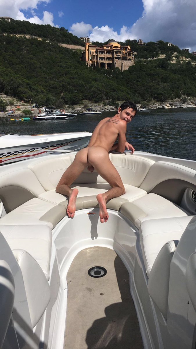 tomsnudelove:  I really enjoy outdoor nudity. If you can help with a place or idea
