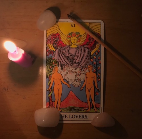 starangeandunusual: aquariusgod: Reblog this for luck in love, for Venus to watch over you &amp