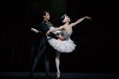 enchanted-keys:Claire Calvert and Nicol Edmonds in the stage call for Swan Lake (Royal Ballet 2022)-