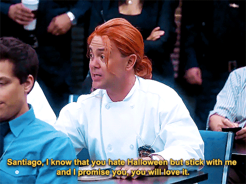 cheddarthefluffyboi: An iconic moment from every B99 episode: Halloween 1x06