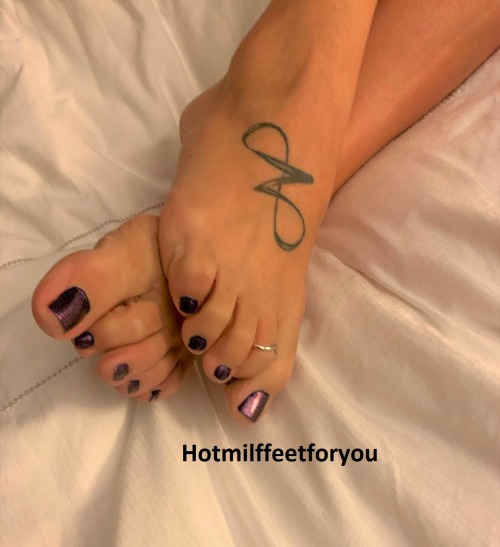 Porn photo hotmilffeetforyou:  Kiss the Ringhttps://onlyfans.com/hotwifefeetforyou