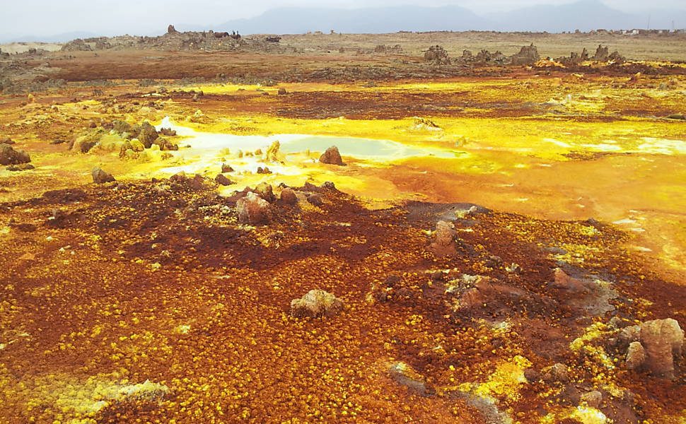 Depressão de Danakil, com tons laranja e amarelo. Lagos de ácido e vulcão ativo formam paisagem surrealista na Etiópia. http://uol.com/bndPHy
Foto: Fabio Braga/Folhapress