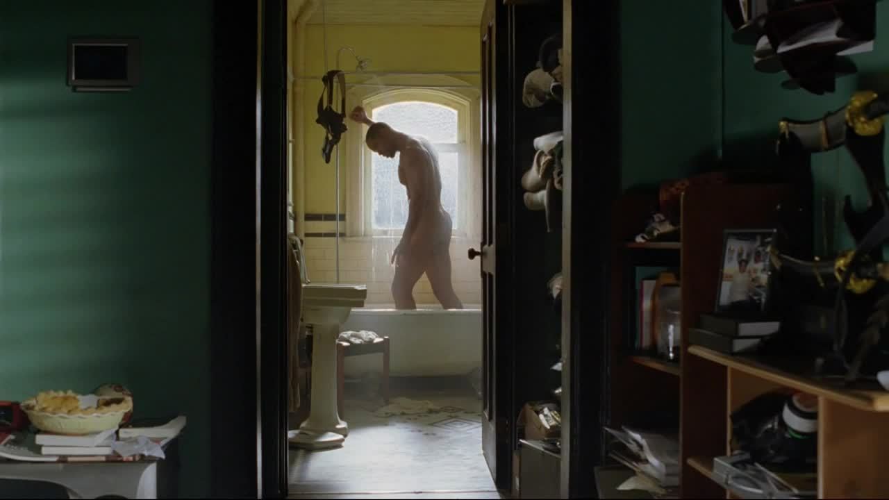 celebpenis:  Here’s Will Smith naked in ‘I-Robot’. Sent from http://blackcelebsblog.com/