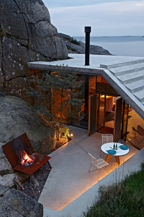 contemporist:  This unique cabin has been built among the rocky coast of Norway