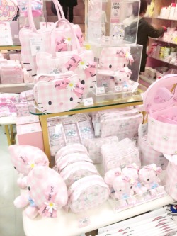 strawberryskies:Gingham hello kitty is everything ♡