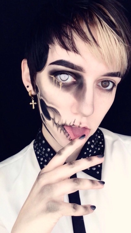 spencerofspace:  Golden ghoul 🌙 he/they
