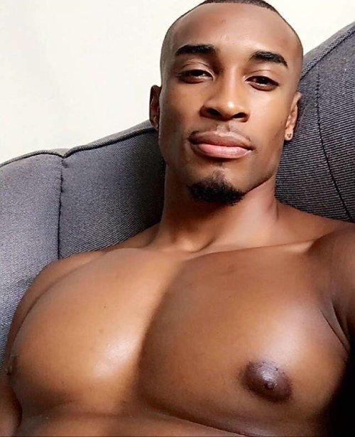 keepemgrowin:barrypexsblog: BAM! BIG AREOLAS! “I can’t stop dreaming about all those big-chested b