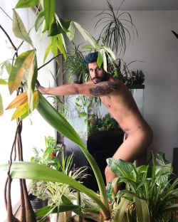 helloboyswithplants:  Boy: instagram.com/yourpizzadaddy