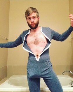 otterhunter:  Rocking a onesie! 