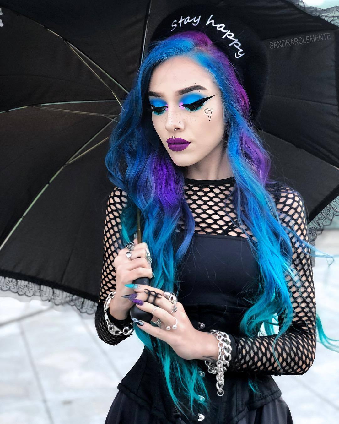 poisonnightmares:  https://www.instagram.com/sandrarclemente/