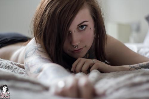 past-her-eyes:  Mikaul Suicide  mikaul.suicidegirls.com mikaulsuicidee suicidegirls sg-babes ​  Link to South African SuicideGirls 