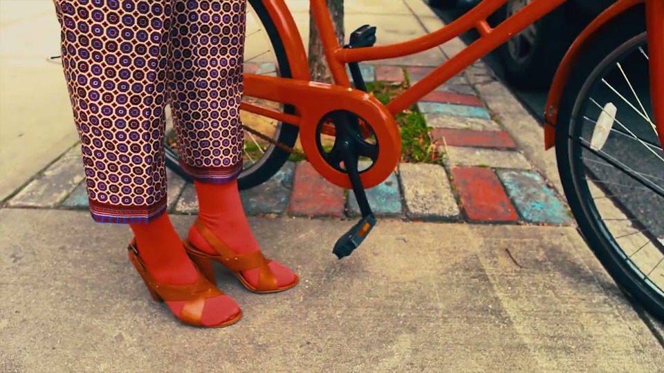 screencapstyle:  Solange - Locked in Closets // Orange 