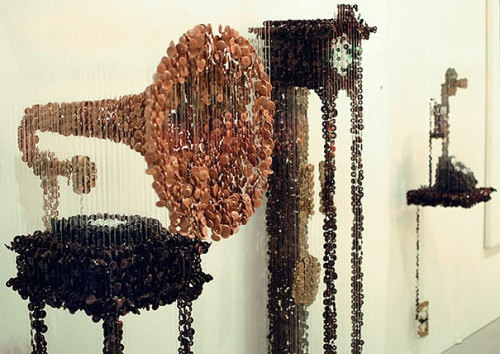 byherownhand: fuckyeahcraft: Amazing button sculptures by Miami based artist Augusto Esquivel. 