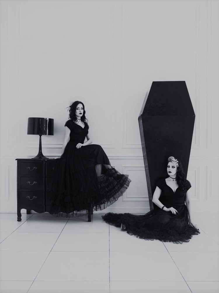 little-dead-rotting-hood:  Ksenia &amp; MartishaPhotographer: Voder