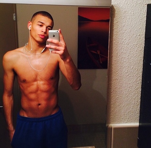 dshaepeee:  exposedhoesss:  finest nigga alive  lmao 