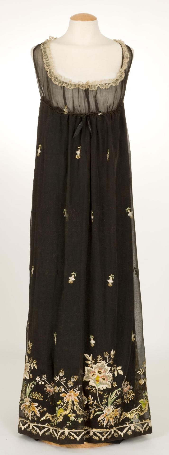 ephemeral-elegance:Organza Gown, ca. 1800-10via Imatex  Marry me in this..