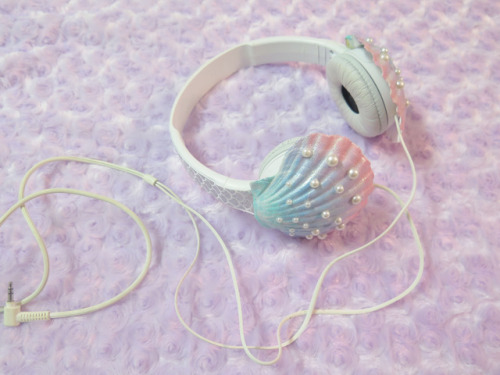 babyoongina:  fairykeiheaven:  Made my own mermaid headphones!!!  I need 