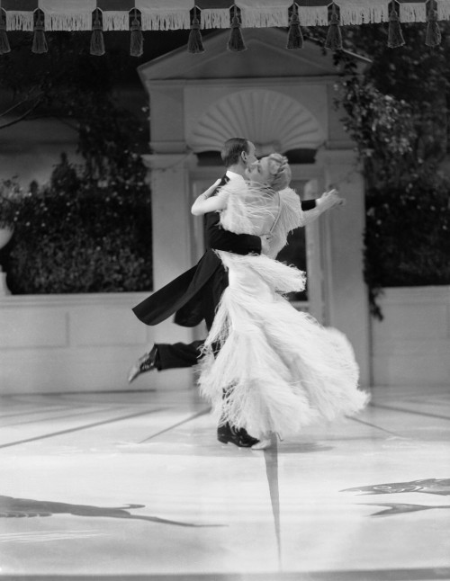 wehadfacesthen: lottereinigerforever: Fred Astaire and Ginger Rogers in Top Hat  (Mark Sandrich