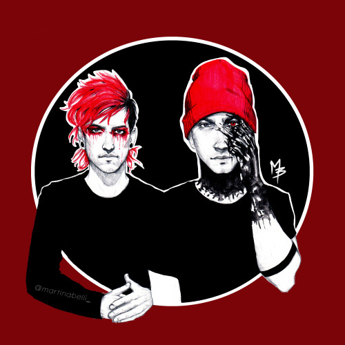 drawinglinestoconstellations:+1// Happy Birthday, Blurryface. |-/