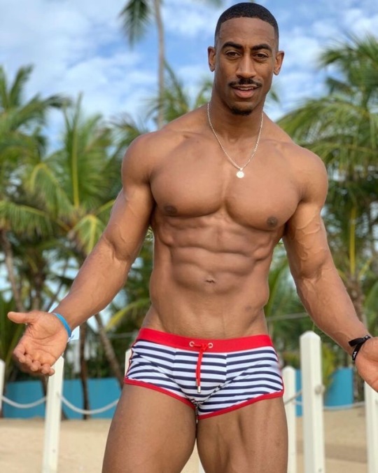 daddysdarkangel63:  Alex Wilright (my mancrush)