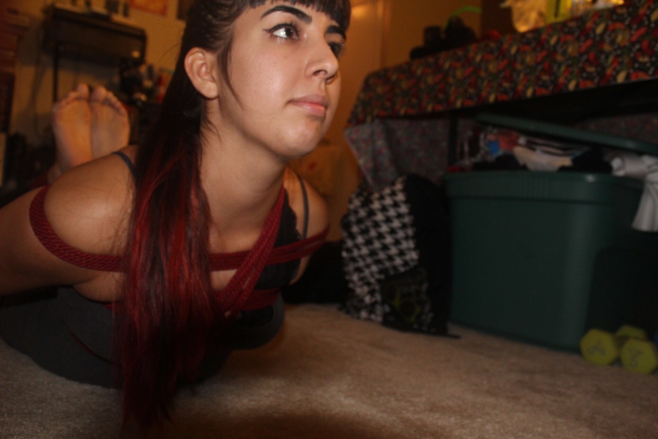 ropeandthings:  a-refreshing-reign:  Second rope day!  My back is kinda sore today,
