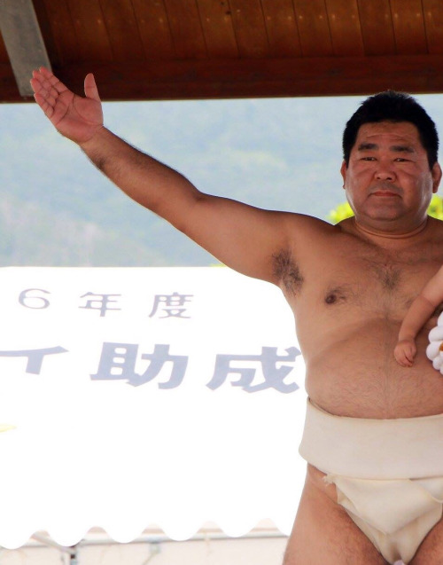 稚児土俵入り - 古仁屋, 瀬戸内, 奄美大島, 鹿児島Baby sumo ring debut ceremony - Koniya, Setouchi, Amami Ōshima, Kagoshim