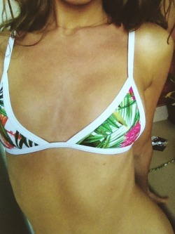 expiredmilky:  Bikini spam 4evr