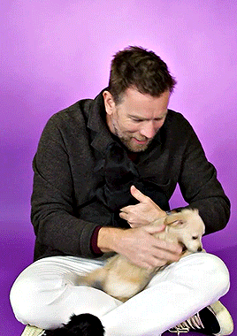 waititi:  Ewan McGregor plays with puppies 😭
