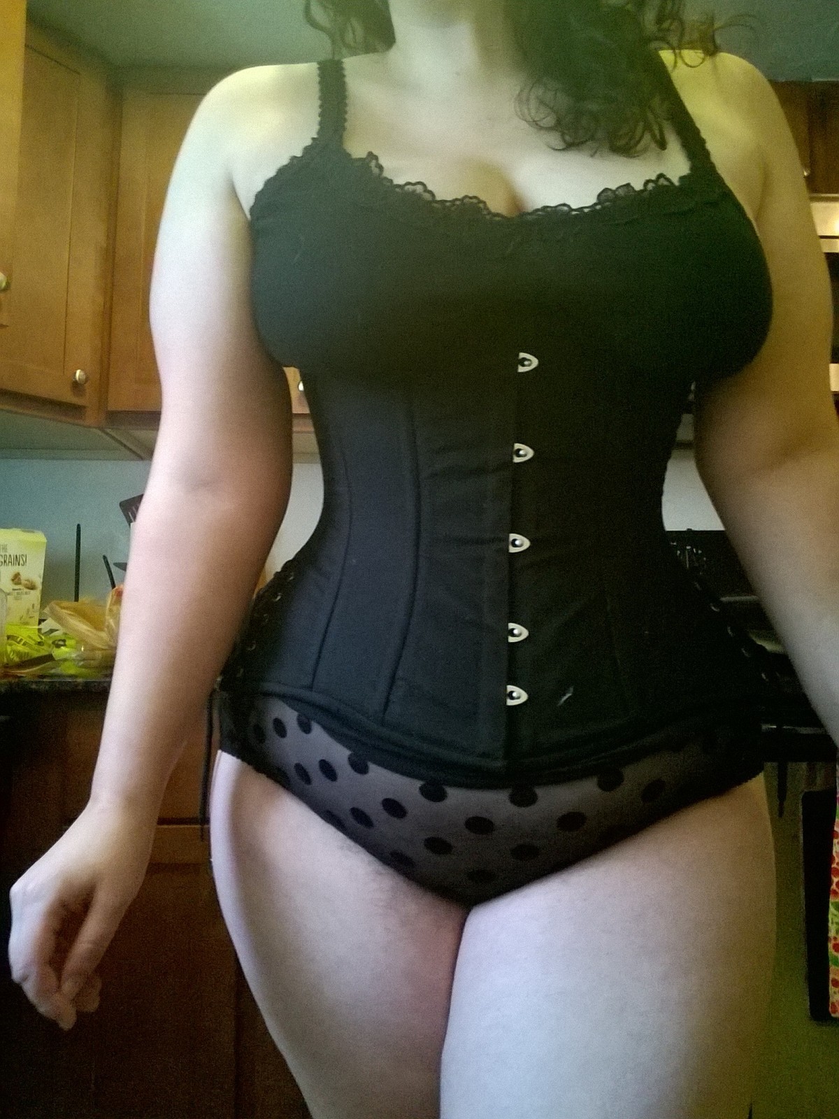 charlotte-harlot:  My corseted waist is only a few inches bigger than my thigh at