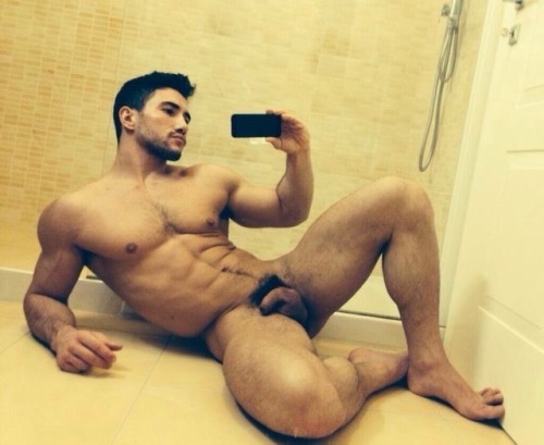 funsize63:Nice selfie!! Wow!  Huge bod with a small rod.  LOVE IT.
