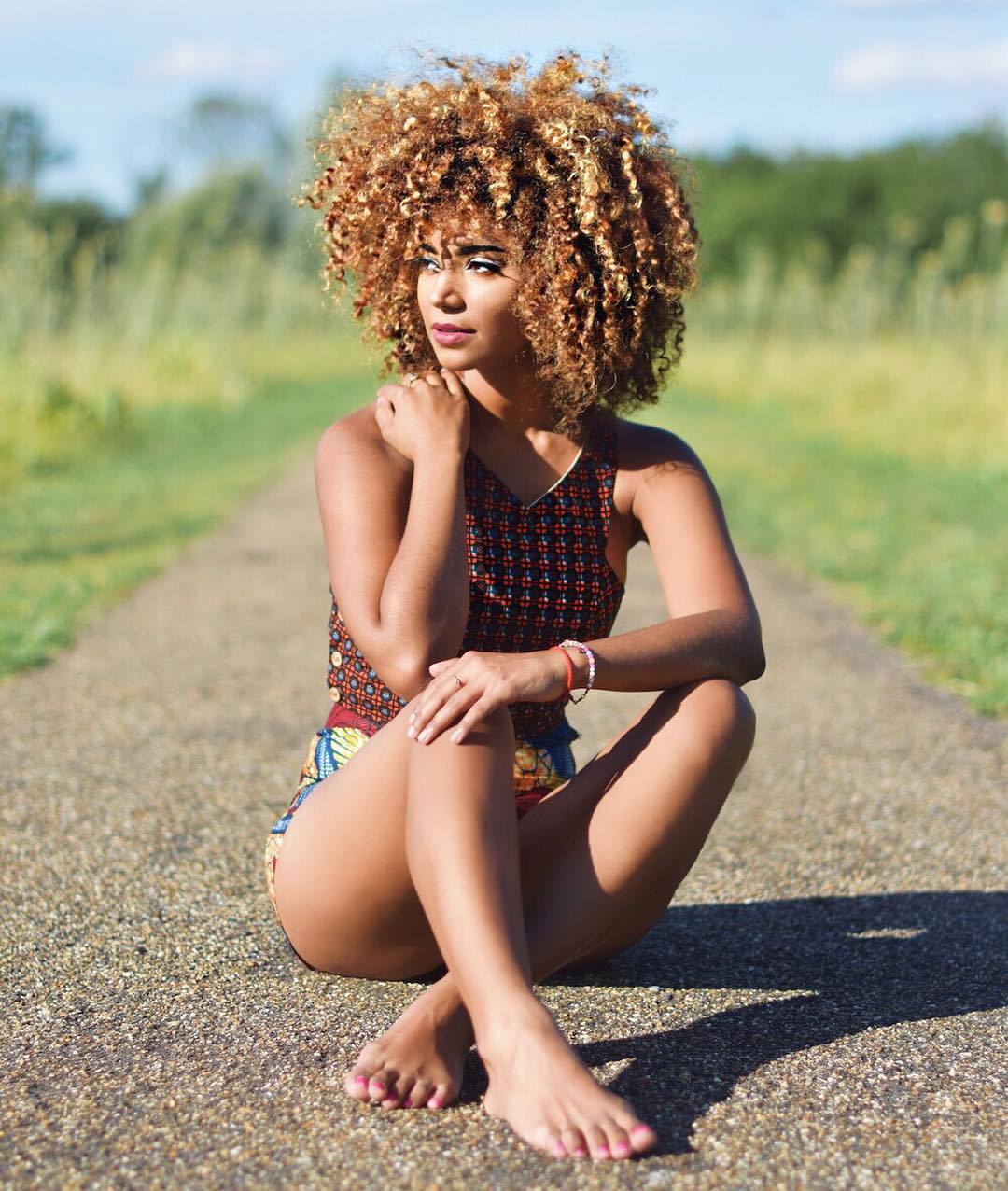 ecstasymodels:  Wandering through lush gardens in London, U.K.    Natural Hair Look