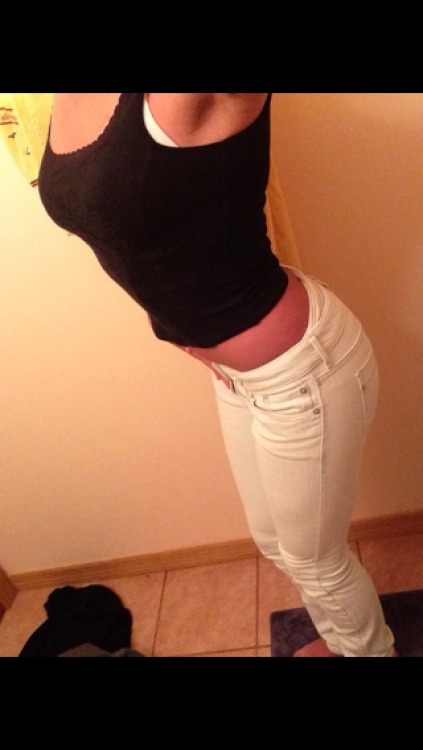 lexsissy: hi there (my pics) ☺️ Beautiful - needs to be tucked up against a strong Alpha every night