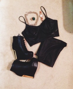 frenchinhalechanelxoxo:  mademoisellechanell:  Mademoisellechanell.tumblr.com
