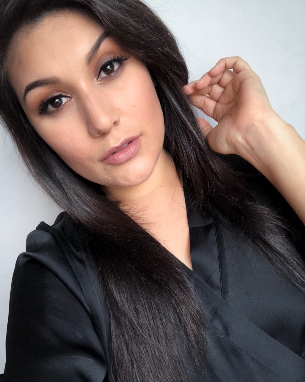 nakedpalette:  It’s been a while. Hi.