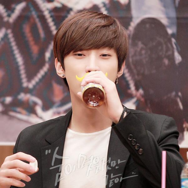 blupills2:  [HQ-Pic] 140329 B1A4 Mia Fansign - Jinyoung ©19911118net