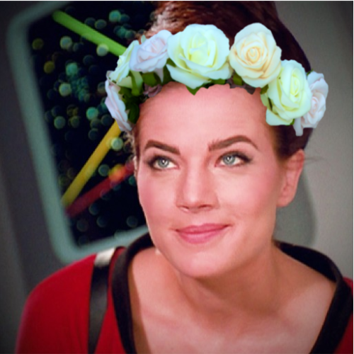 wheretheoscarwildethingsare:spacegirlfriends in flower crowns, for sierraif someone wants to use the