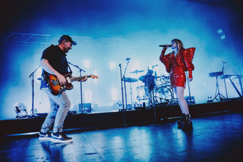 tritonhighlander: CHVRCHES - Birmingham O2 Academysource: Highlight Magazine@chvrches @laurenevemayb