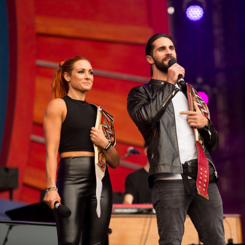 WWE Legends @beckylynchwwe and @wwerollins want to remind Global Citizens they are powerful and stro