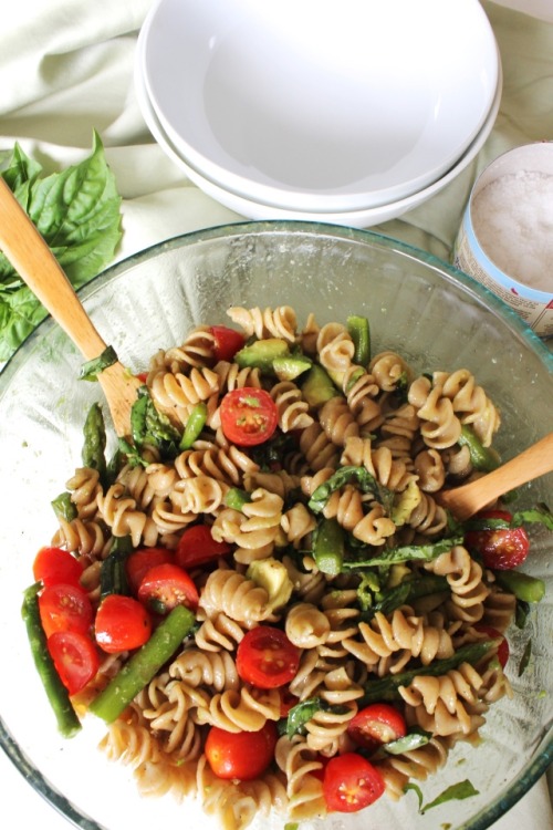 vegan-yums:  Balsamic veggie pasta salad / Recipe