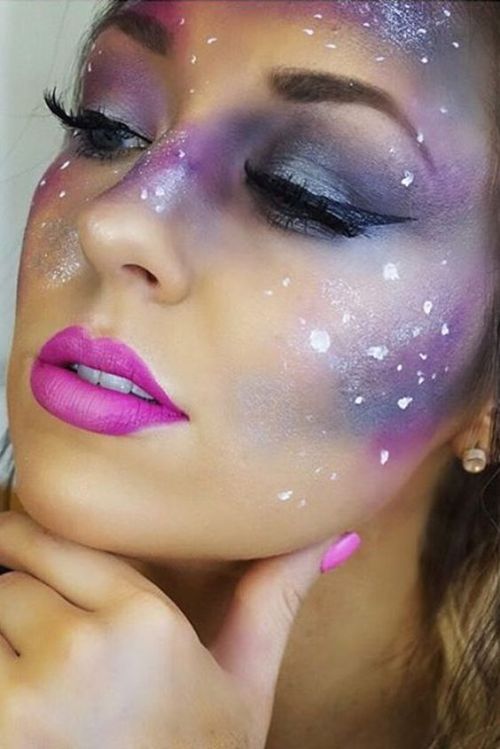 Galaxy Makeup | PinterestI’m loving this Galaxy inspired makeup that has been popping up all over Pi