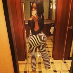 bighrd2:  Deelishis booty again.