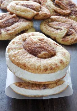 lustingfood:    CINNAMON ROLL ICE CREAM SANDWICHES  